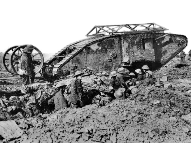 https://upload.wikimedia.org/wikipedia/commons/f/f6/British_Mark_I_male_tank_Somme_25_September_1916.jpg