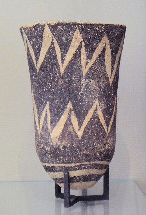 https://upload.wikimedia.org/wikipedia/commons/thumb/b/b8/Ubaid_III_pottery_5300_-_4700_BC._Louvre_Museum_AO_29616.jpg/800px-Ubaid_III_pottery_5300_-_4700_BC._Louvre_Museum_AO_29616.jpg