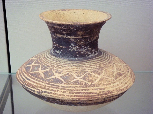 https://upload.wikimedia.org/wikipedia/commons/thumb/a/a3/Ubaid_III_pottery_5300-4700_BC_Louvre_Museum.jpg/1024px-Ubaid_III_pottery_5300-4700_BC_Louvre_Museum.jpg