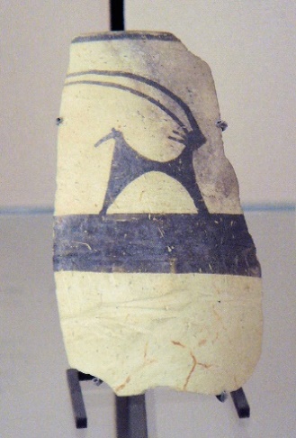 https://upload.wikimedia.org/wikipedia/commons/thumb/2/27/Ubaid_IV_pottery_4700-4200_BC_Tello%2C_ancient_Girsu%2C_Louvre_Museum.jpg/800px-Ubaid_IV_pottery_4700-4200_BC_Tello%2C_ancient_Girsu%2C_Louvre_Museum.jpg