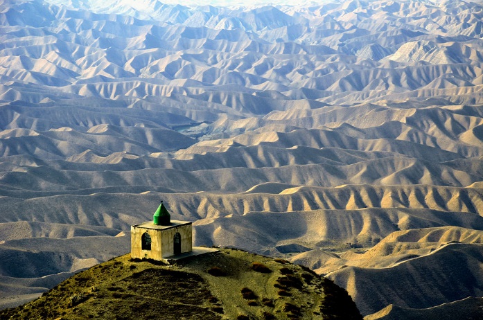 https://upload.wikimedia.org/wikipedia/commons/thumb/d/d7/Khaled_Nabi_cemetery_-_Aramgah_Chupan_%28_Ata_%29_Golestan_Province_Iran.jpg/1024px-Khaled_Nabi_cemetery_-_Aramgah_Chupan_%28_Ata_%29_Golestan_Province_Iran.jpg