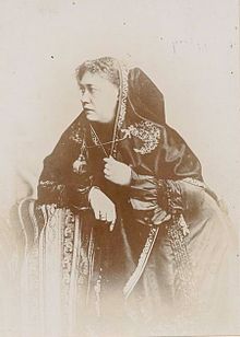 https://upload.wikimedia.org/wikipedia/commons/thumb/0/0f/Helena_Blavatsky.jpg/220px-Helena_Blavatsky.jpg