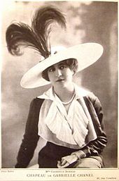 https://upload.wikimedia.org/wikipedia/commons/thumb/a/a0/Chanel_hat_from_Les_Modes_1912.jpg/170px-Chanel_hat_from_Les_Modes_1912.jpg