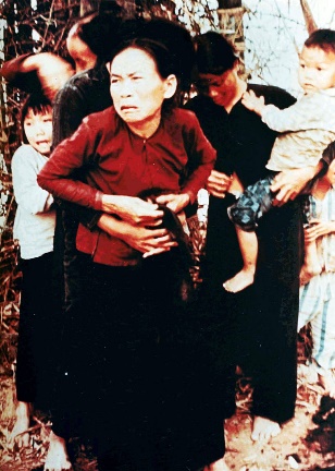 https://upload.wikimedia.org/wikipedia/commons/thumb/b/b7/My_Lai_massacre_woman_and_children.jpg/800px-My_Lai_massacre_woman_and_children.jpg