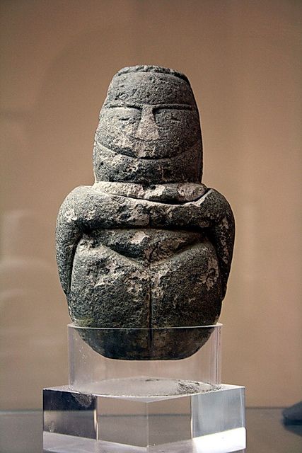 Neolithic mother goddess figurine, Sardinia, 5th millennium BCE. Evidence of increasingly elaborate island culture at this time.