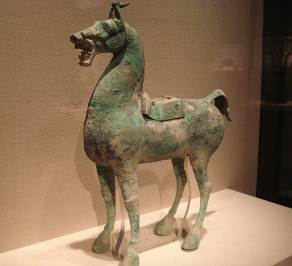 656px-Bronze_horse_with_lead_saddle,_Han_Dynasty