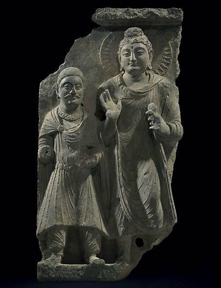 A rare green schist relief of Buddha and a royal donor - Gandhara, 2nd/3rd century