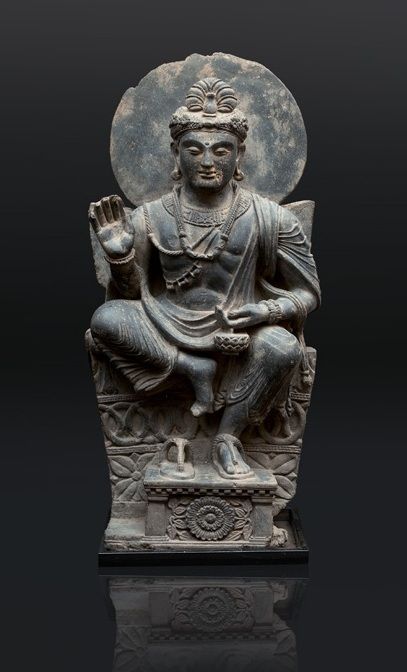 A very rare and impressive Gandhara figure 'Avalokiteshvara' Gandhara-region/Pakistan, 2nd/3rd cent.