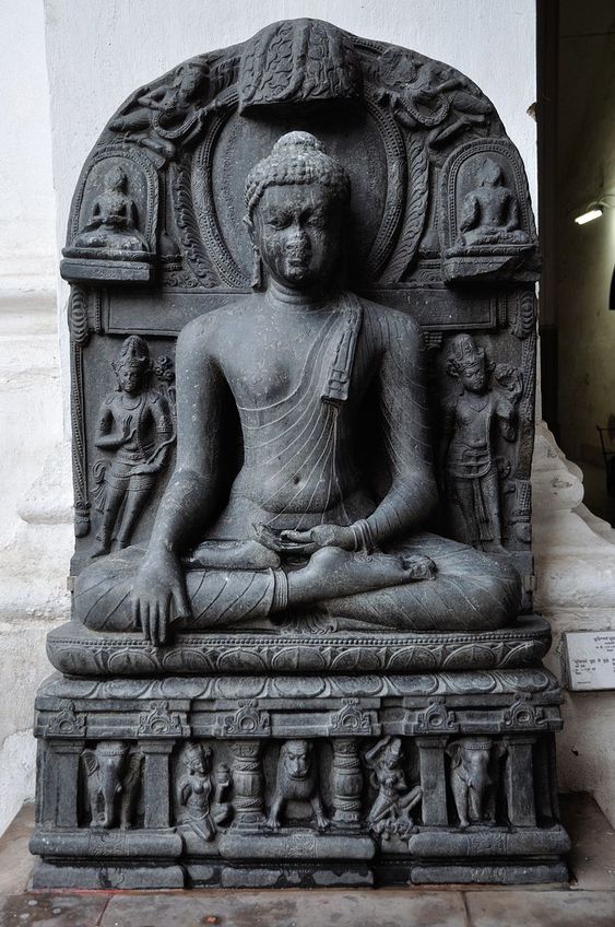 File:Buggha in Bhumisparsha Mudra - Circa 10th-11th Century AD - Bihar - Indian Museum - Kolkata 2012-11-16 2061.JPG