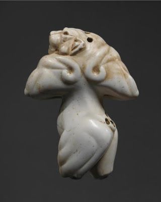 La lionne de Guennol est une statue Elamite mÃ©sopotamienne d'environ -3000 -2800 avant J.C., reprÃ©sentant une lionne anthropomorphe. La statue a Ã©tÃ© trouvÃ©e prÃ¨s de Bagdad, en Irak et est exposÃ©e dans le Brooklyn Museum of Art de New York. Elle Ã©tait en prÃªt au Brooklyn Museum of Art jusqu'Ã  ce qu'elle ait Ã©tÃ© achetÃ©e aux enchÃ¨res par un collectionneur anglais. Photos Sotheby -2