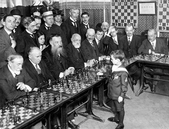 G:\pix\projects\west\early20th-1-40\Samuel Reshevsky, age 8, defeating several chess masters at once in France, 1920 (2).jpg