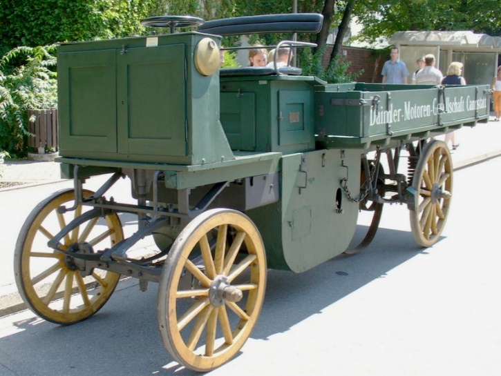 https://upload.wikimedia.org/wikipedia/commons/1/1a/DMG-lastwagen-cannstatt-1896.jpg