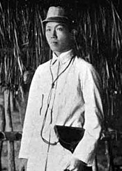 https://upload.wikimedia.org/wikipedia/commons/thumb/d/d0/Gen_Aguinaldo.jpg/175px-Gen_Aguinaldo.jpg