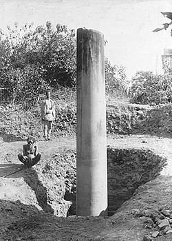 Lumbini pillar excavation 1896.jpg