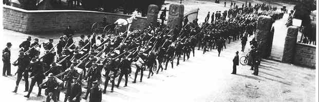 photo of troops leaving the Presidio in 1898