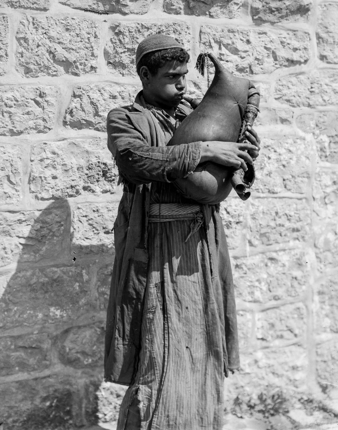 G:\pix\1898 بیلفلقفق American Colony Photo Department, (later the Matson Photo Service), took these pictures of Bedouins in Egypt, the Sinai, Palestine and Jerusalem.jpg