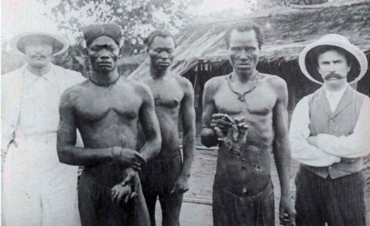 G:\pix\1904 British missionaries with men holding hands severed from victims Bolenge and Lingomo by ABIR militiamen, 1904..jpg