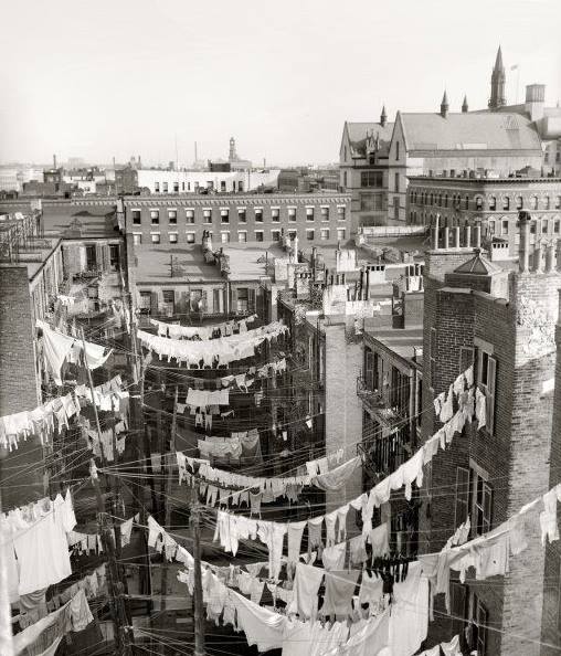 G:\pix\projects\west\sorted\1900 Laundry day in New York City, 1900..jpg