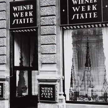 https://upload.wikimedia.org/wikipedia/commons/d/d4/Wiener_Werkst%C3%A4tte_Laden.jpg