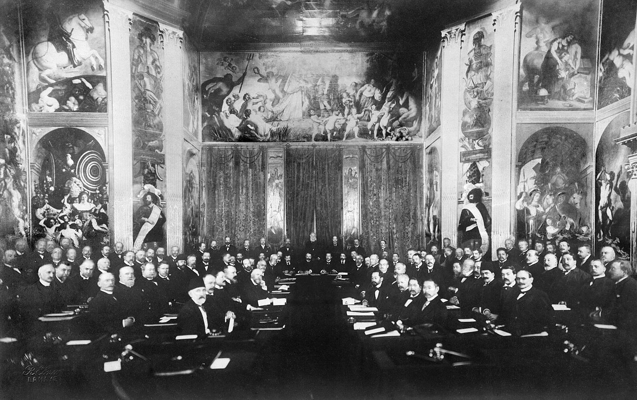 https://upload.wikimedia.org/wikipedia/commons/thumb/b/b5/The_First_International_Peace_Conference%2C_the_Hague%2C_May_-_June_1899_HU67224.jpg/1280px-The_First_International_Peace_Conference%2C_the_Hague%2C_May_-_June_1899_HU67224.jpg