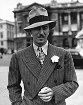 https://upload.wikimedia.org/wikipedia/commons/thumb/5/57/Walt_Disney_1935.jpg/170px-Walt_Disney_1935.jpg