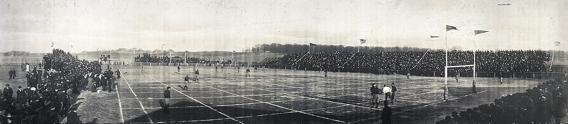 https://upload.wikimedia.org/wikipedia/commons/thumb/3/30/Massillon-canton_game_2.jpg/1144px-Massillon-canton_game_2.jpg