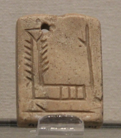 https://upload.wikimedia.org/wikipedia/commons/thumb/7/7d/Limestone_pendant_plaque%2C_maybe_Uruk%2C_c._3000_BC.jpg/800px-Limestone_pendant_plaque%2C_maybe_Uruk%2C_c._3000_BC.jpg