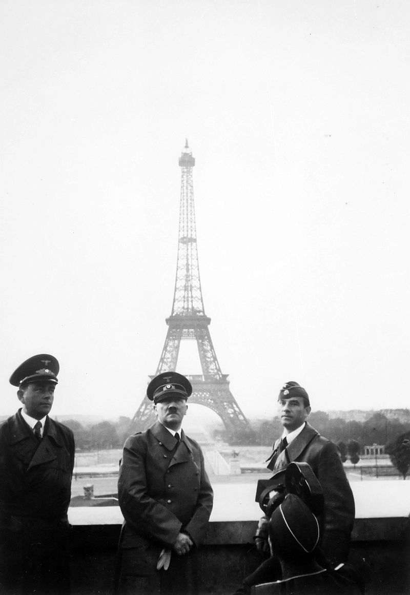 https://upload.wikimedia.org/wikipedia/en/thumb/d/db/Adolf_Hitler_in_Paris_1940.jpg/800px-Adolf_Hitler_in_Paris_1940.jpg